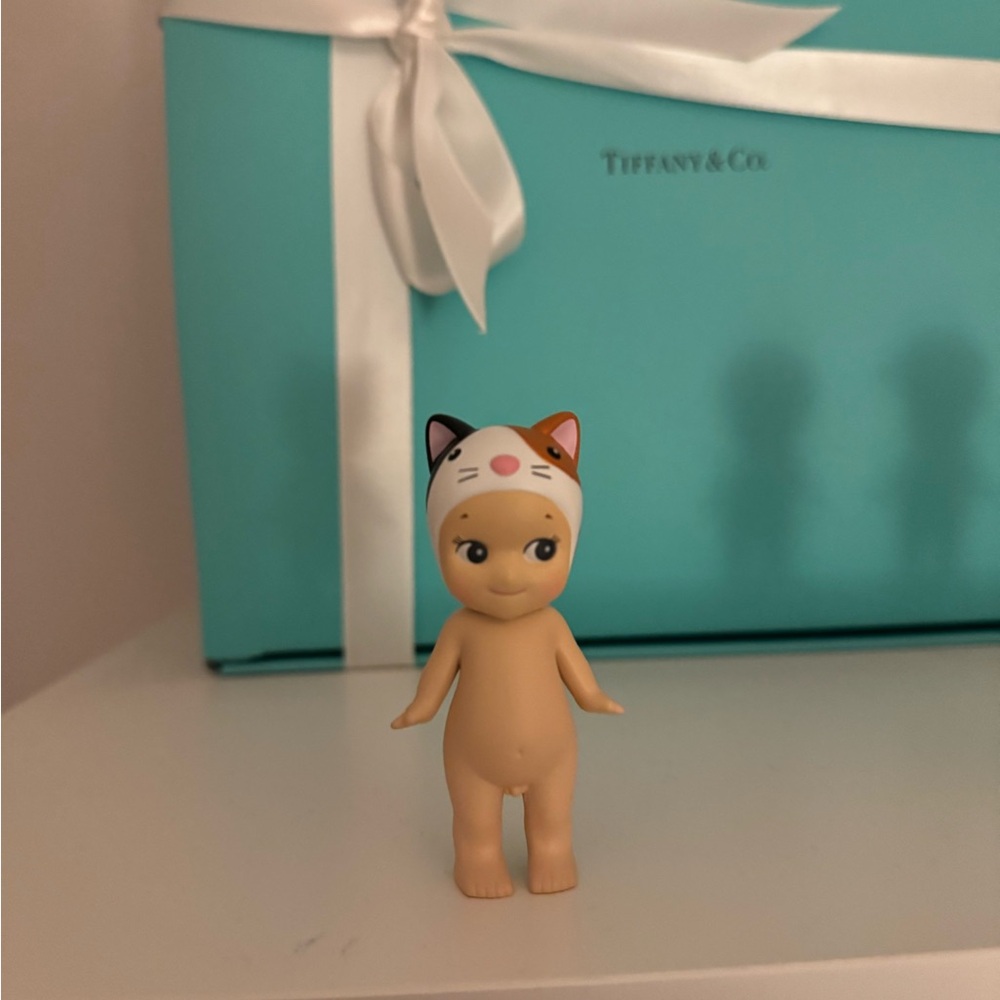 Sonny angel animal series ver 4. Calico cat brand new with box and packaging
